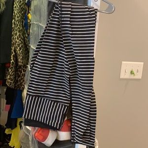 Black and white lululemon leggings size 2